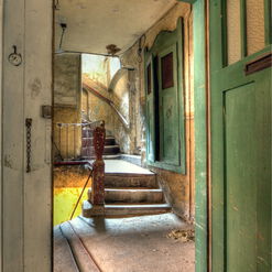 Innenansicht eines verlassenen Treppenhauses.